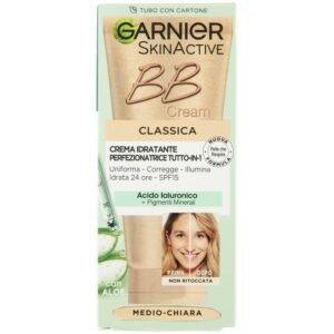 Garnier Klassische BB Cream SkinActive, für ebenmäßige und feuchtigkeitsspendende Haut, natürlicher Look, angereichert mit Hyaluronsäure, Aloe Vera und Mineralpigmenten, LSF 15, Farbtöne: mittelhell